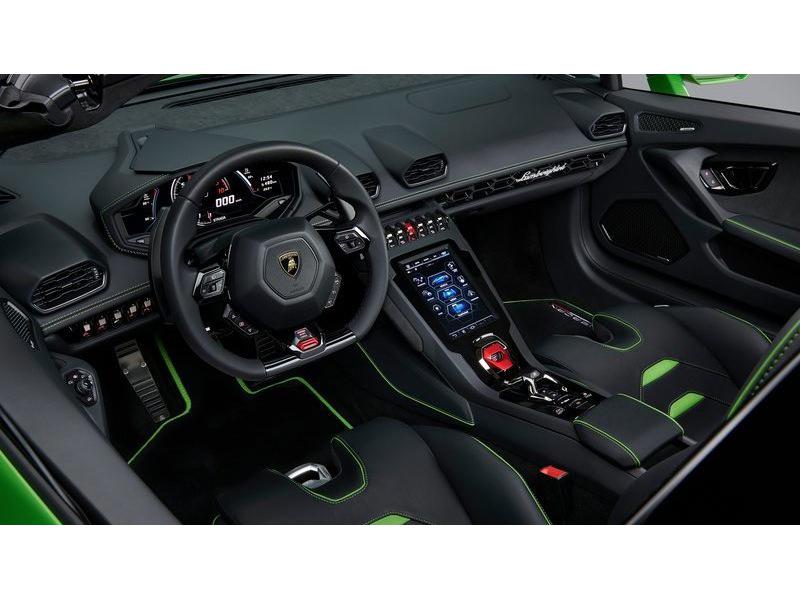 Lamborghini Huracan Evo Spyder interior