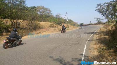 2016 KTM RC390 spotted on-test with conventional exhaust system