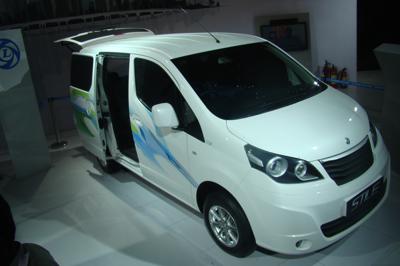 Ashok Leyland unveils Stile MUV in partnership with Nissan Image3