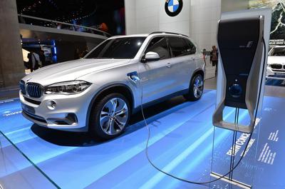 BMW X5 plug-in hybrid showcased