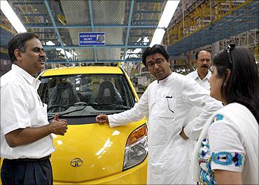 Raj Thackeray visits Tata Nano plant in Gujarat
