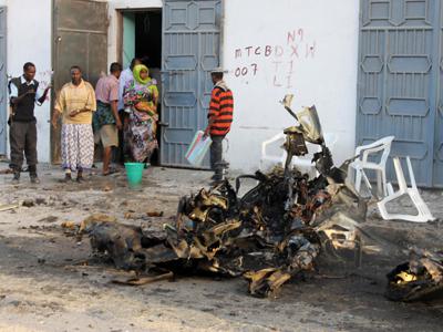 Suicide car bomb blast rocks Somali capital, 11 die