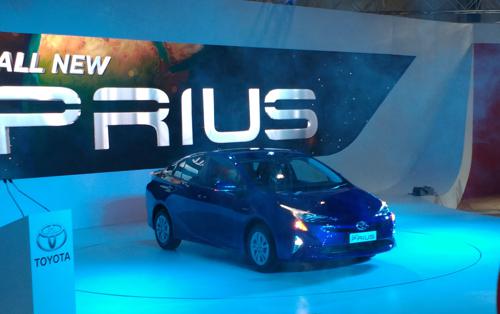  Toyota unveils Prius 