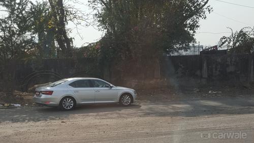 2016 Skoda Superb spotted without camouflage