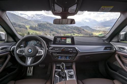 BMW M550i xDrive dashboard