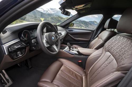 BMW M550i xDrive interior