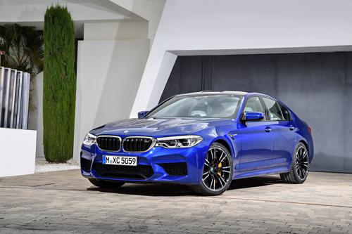 BMW reveals the new generation M5 performance sedan
