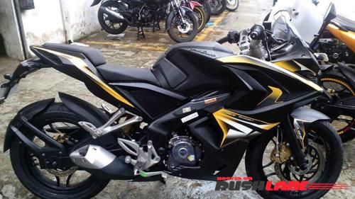 Bajaj rs deals 200 colours