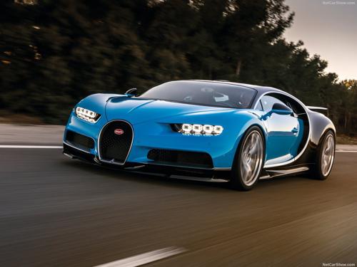 Bugatti Chiron driving 