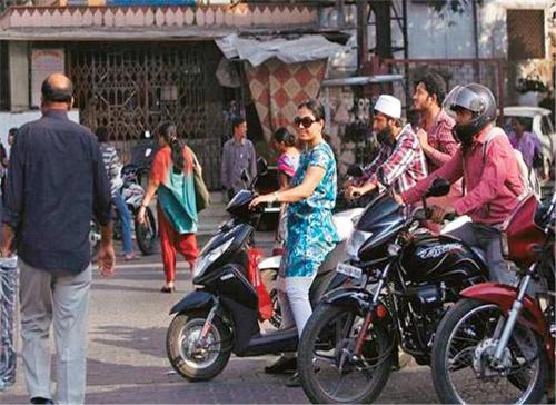 Delhi High Court questions â€“ â€˜Why exempt women, 2-wheelers from odd-even?â€™