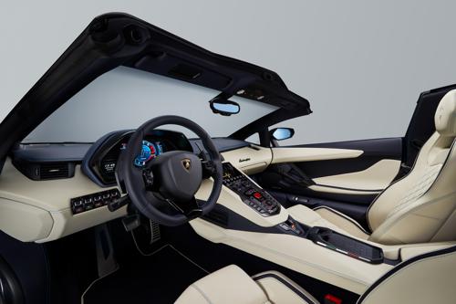 Lamborghini reveals the new Aventador S Roadster