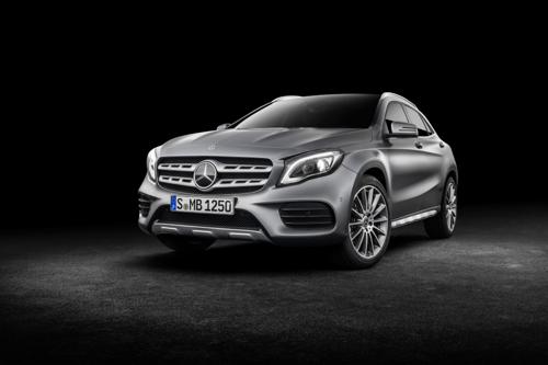 2017 Mercedes-Benz GLA unveiled at the Detroit Motor Show