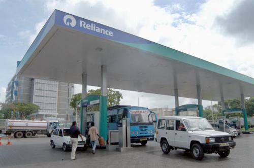 Reliance Industries plans on restarting all shut fuel pumps by first quarter of 2016 