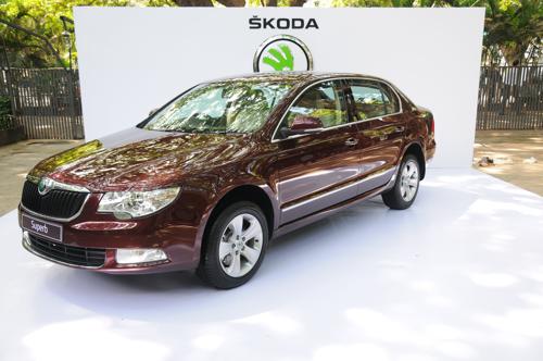 Actual images of 2012 Skoda Superb Ambition setting new heights in premium sedan segment