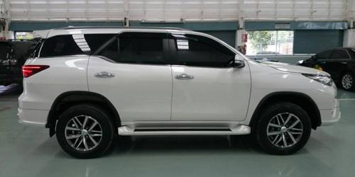 Toyota Fortuner Fiar FD 2LS Luxury Sport Body Kit White Side Thailand