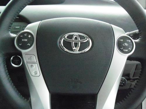 Toyota offers hybrid powertrain technology to competitors