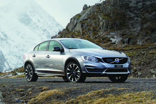 Volvo S60 Cross Country Side view