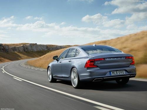 Volvo S90 sedan backside