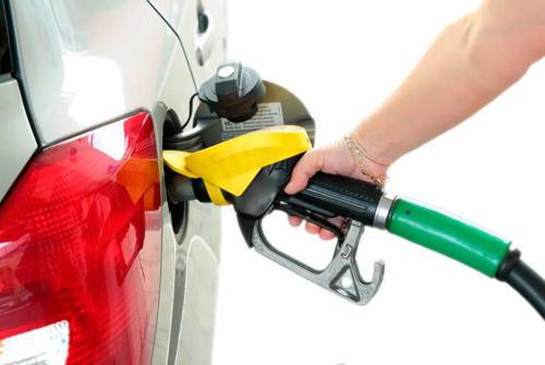 Petrol price reduced by 32 Paise/Liter, diesel hiked by 28 Paise/Litre