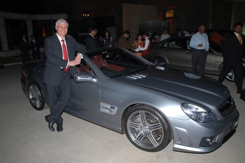Dr. Wilfried Aulbur (Managing Director & CEO, Mercedes-Benz India with theMercedes SL 63 AMG at the Award Ceremony of the National Finals of Merced.JPG