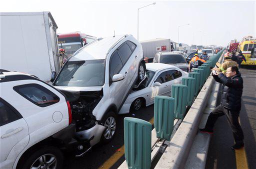100-cars pile-up on South Korean highway due to foggy weather