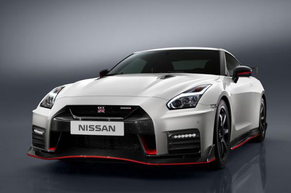 2017 Nissan GT-R Nismo revealed  