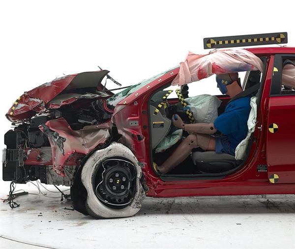 2017 Hyundai Elantra IIHS crash test 2