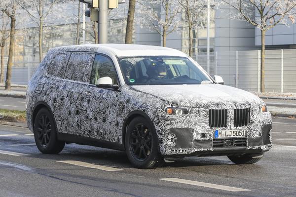  BMW X7 spotted on test again