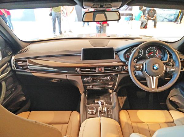 2015 BMW X5M Images 17
