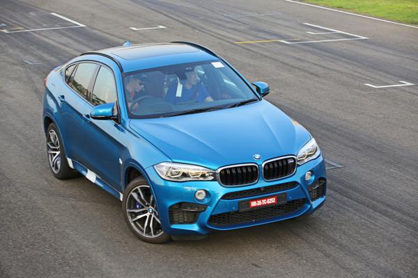 2015 BMW X6M Images 2