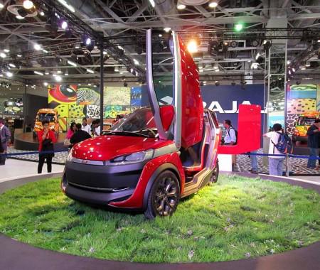 Bajaj unveils U-car at the Auto Expo 2014