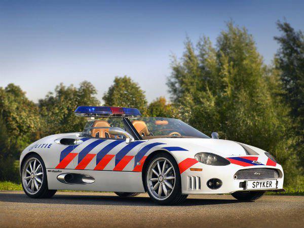 Exotic police cars of the world .