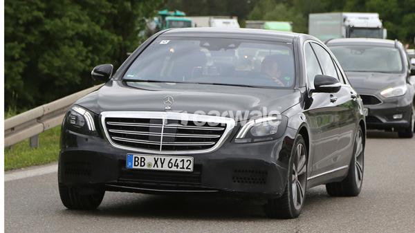 Facelifted Mercedes-Benz S-Class caught testing