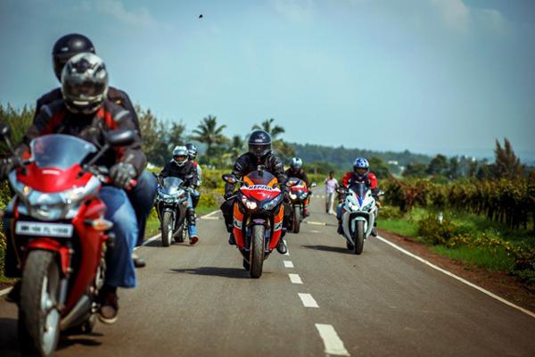 Honda flags off Superbike Ride from Mumbai