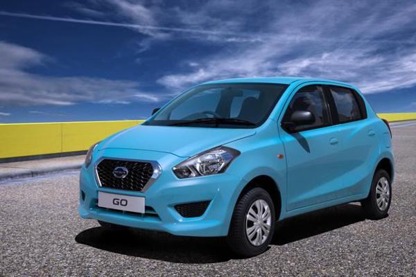 How does Nissan Micra XV perform in comparison to Datsun Go 