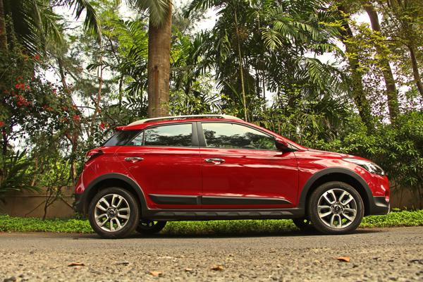 Hyundai i20 Active Pictures 2