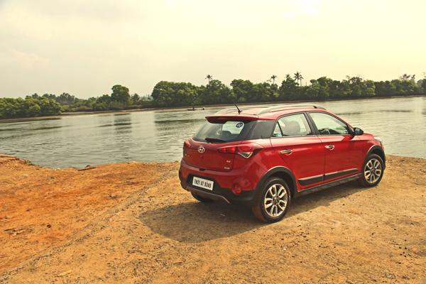 Hyundai i20 Active Pictures 9