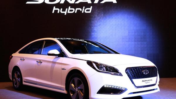 Hyundai showcases Sonata Hybrid ahead of Detroit Motor show