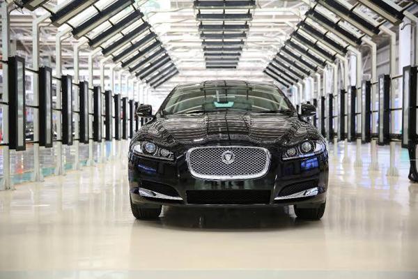 Jaguar XF introduced with a new 2.0-litre petrol engine