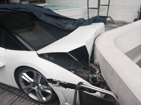 Lamborghini Gallardo Spyder crashed by Valet in Delhi