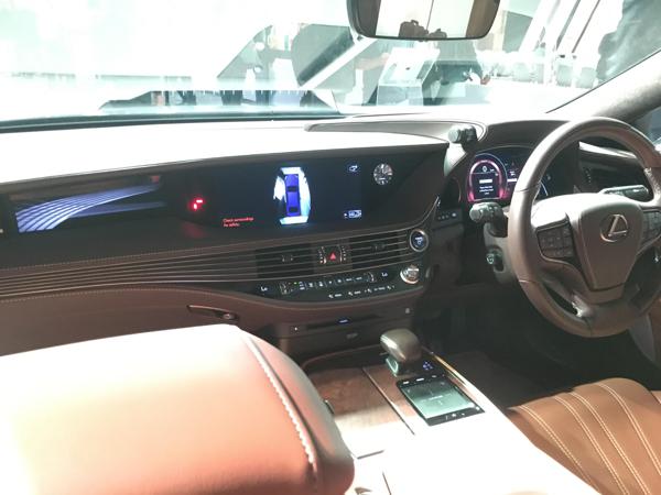 Lexus-LS-500h-launch-interior-front