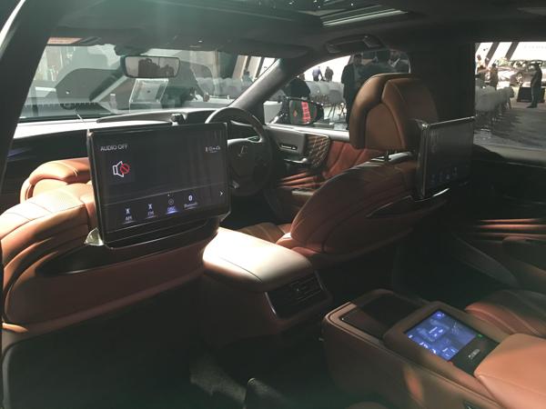 Lexus-LS-500h-launch-interior-rear