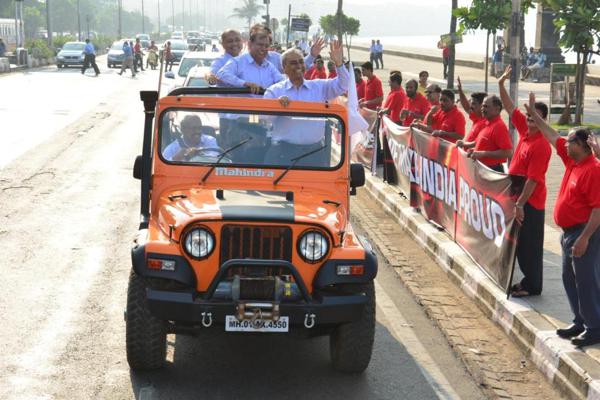 Mahindra Celebrates 50 lakhs vehicle production by forming a Human Chain on Marine Drive