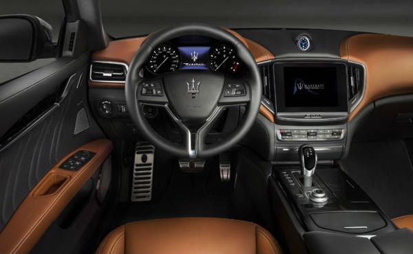 2018-Maserati-Ghibli-interior