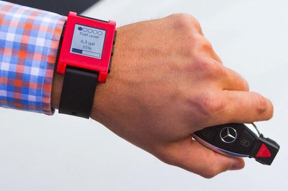 Mercedes-Benz reveals a smart watch, created by Pebble Technology