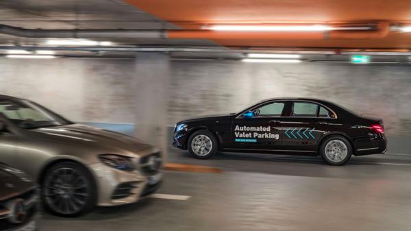 Mercedes Benz displays driverless parking