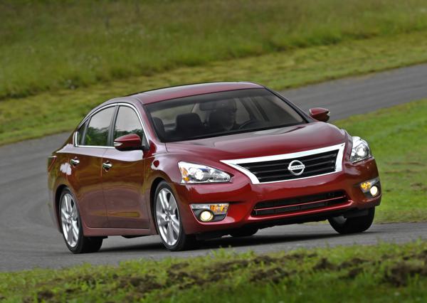 2013 Nissan Altima can take on the Honda Accord and Toyota Camry in India