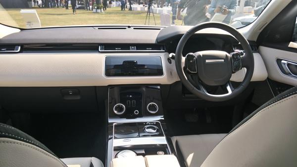 Range-Rover-Velar-dashboard