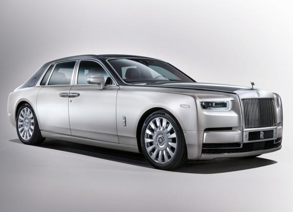 2017 Rolls-Royce Phantom arrives in London showroom