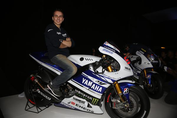 Rossi's and Lorenzo's bike revealed, YZR-M1